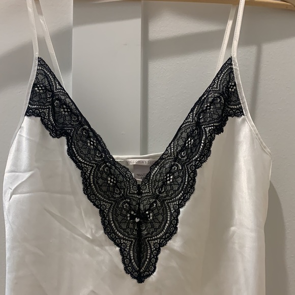 Victoria’s Secret chemise - Picture 2 of 3